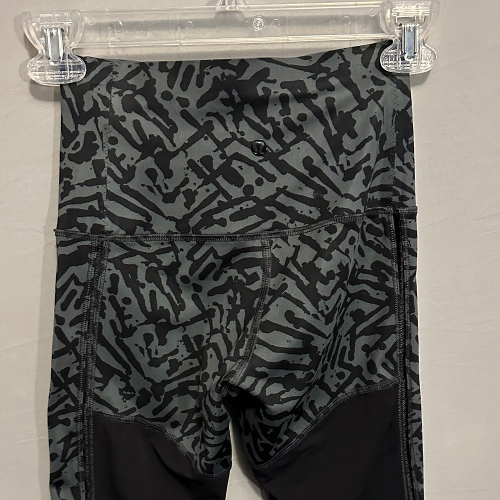 Lululemon Athletica Black and Gray Camouflage Leggings - Picture 6 of 7